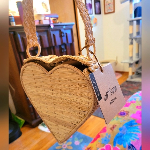 Kaanas One Of A Kind Soledad Heart-Shaped Woven Clutch, Irica Palm, Artisan, NWT - Picture 5 of 12